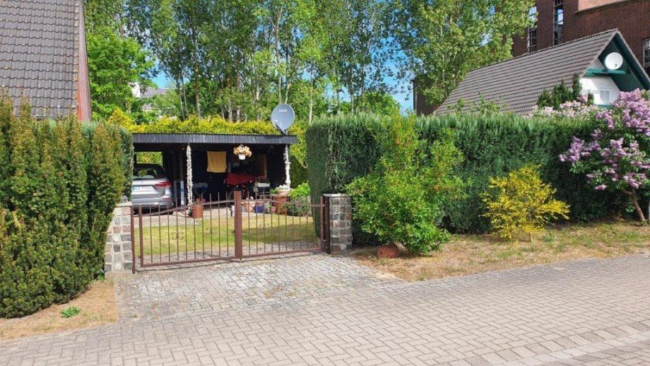 Blick zum Carport Einfamilienhaus Peenem�nde