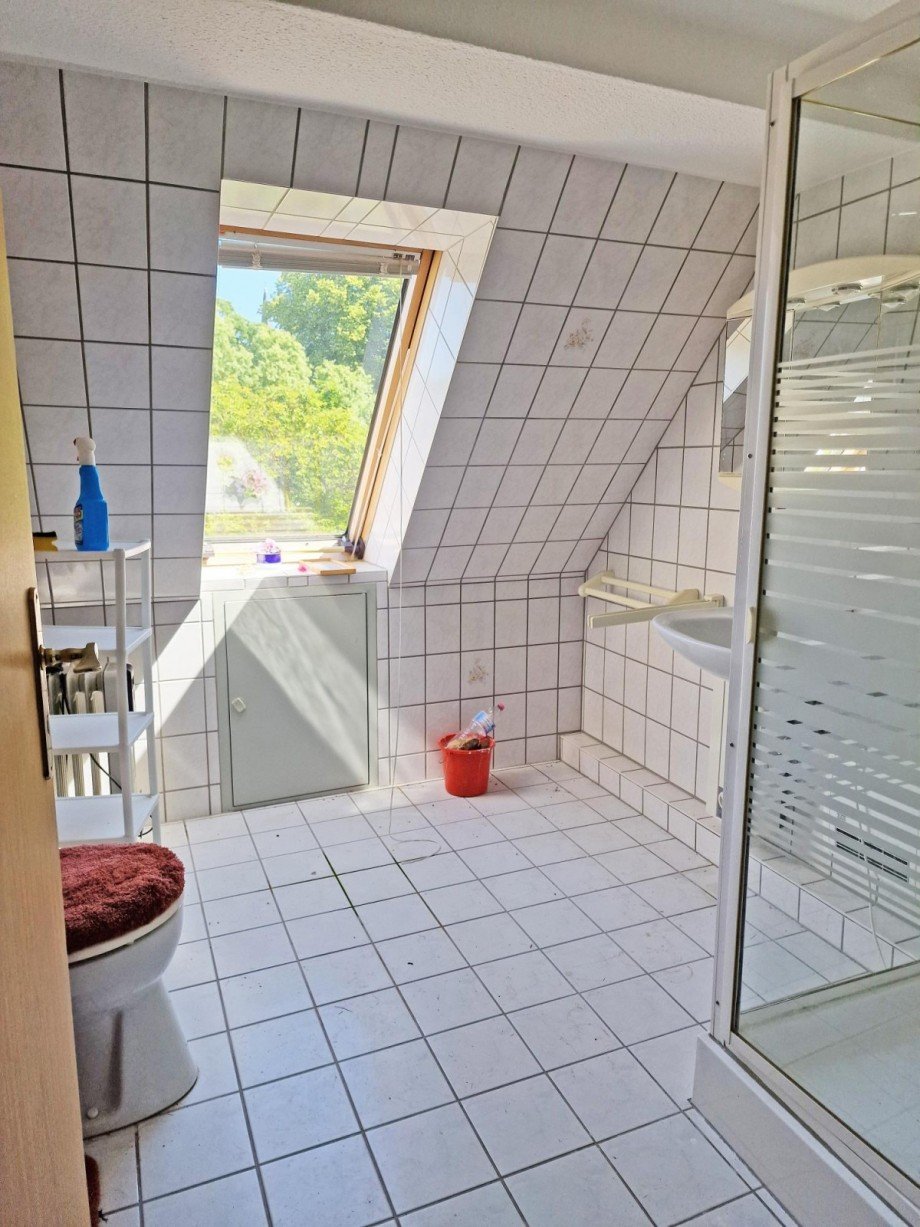 Bad im Dachgeschoss Zweifamilienhaus Krummin
