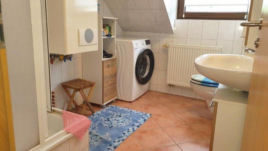 Duschbad Dachgeschoss Zweifamilienhaus Zirchow