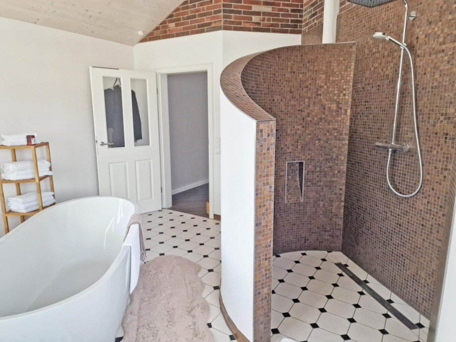 Bad im Obergeschoss Einfamilienhaus Kr�slin