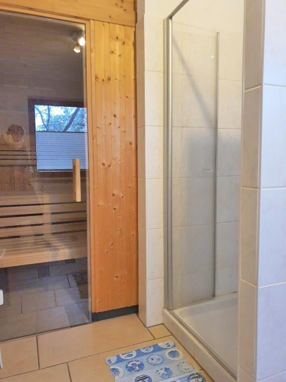 Bad im Erdgeschoss mit Sauna Doppelhaush�lfte Zempin