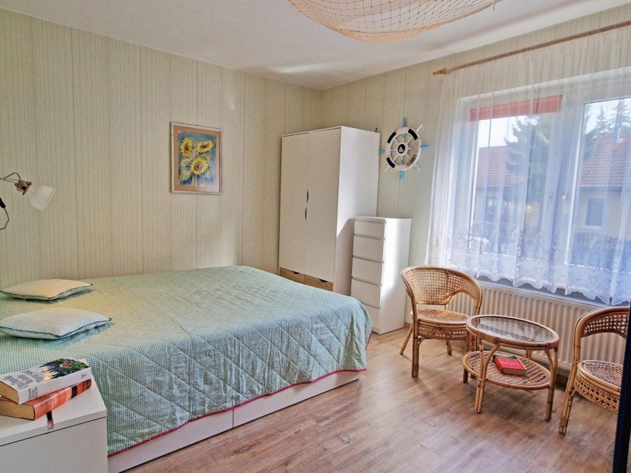 1. Schlafzimmer im Erdgeschoss Einfamilienhaus Zinnowitz