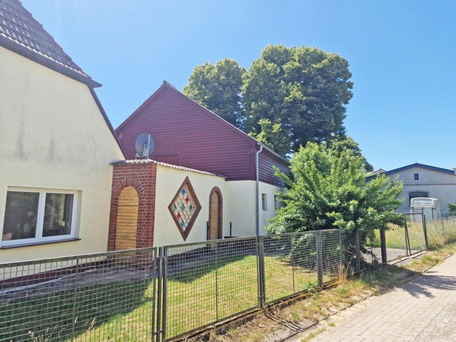 Blick auf die Scheune Zweifamilienhaus Krummin