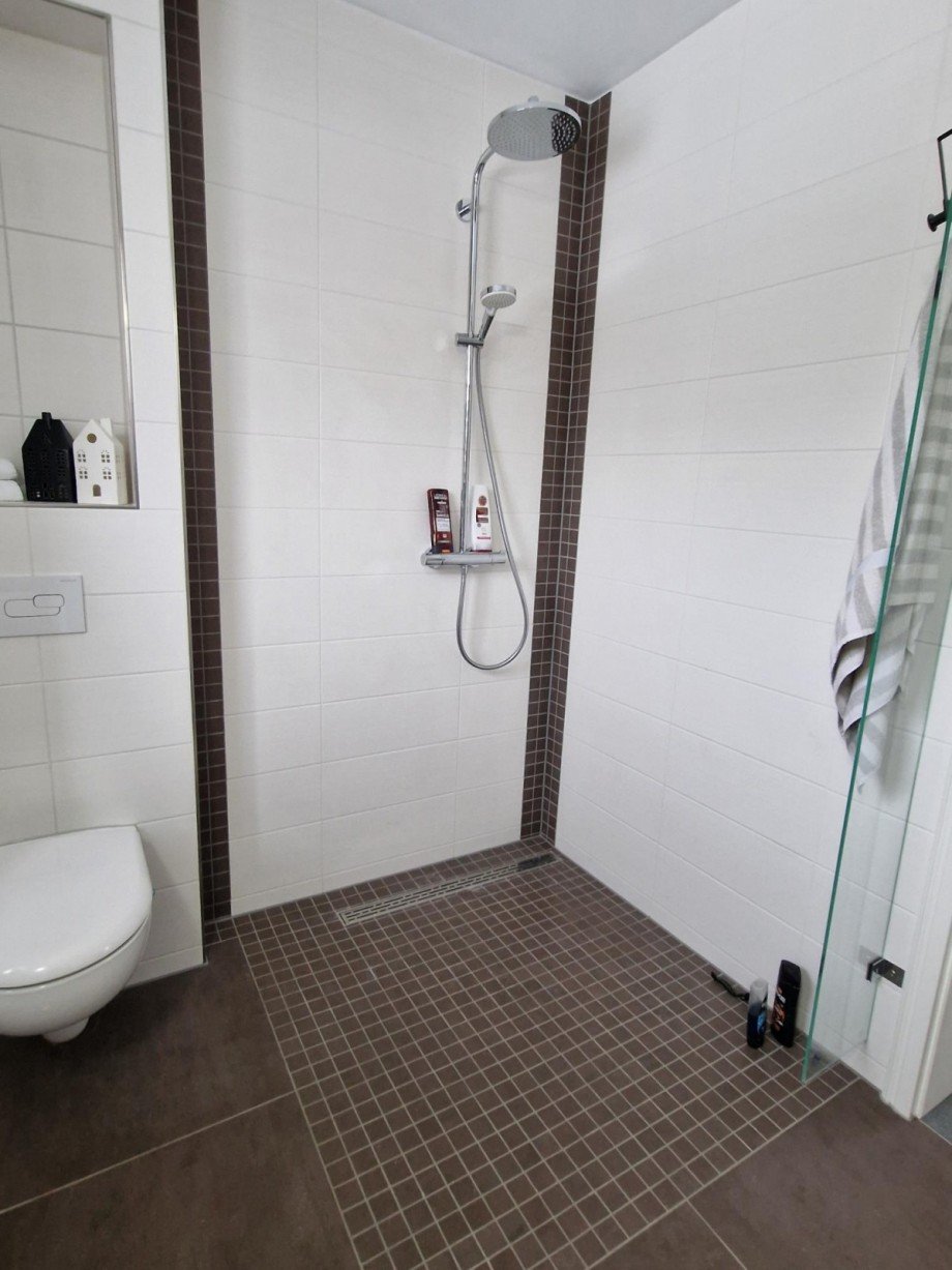 Bad im Erdgeschoss Einfamilienhaus Kr�slin