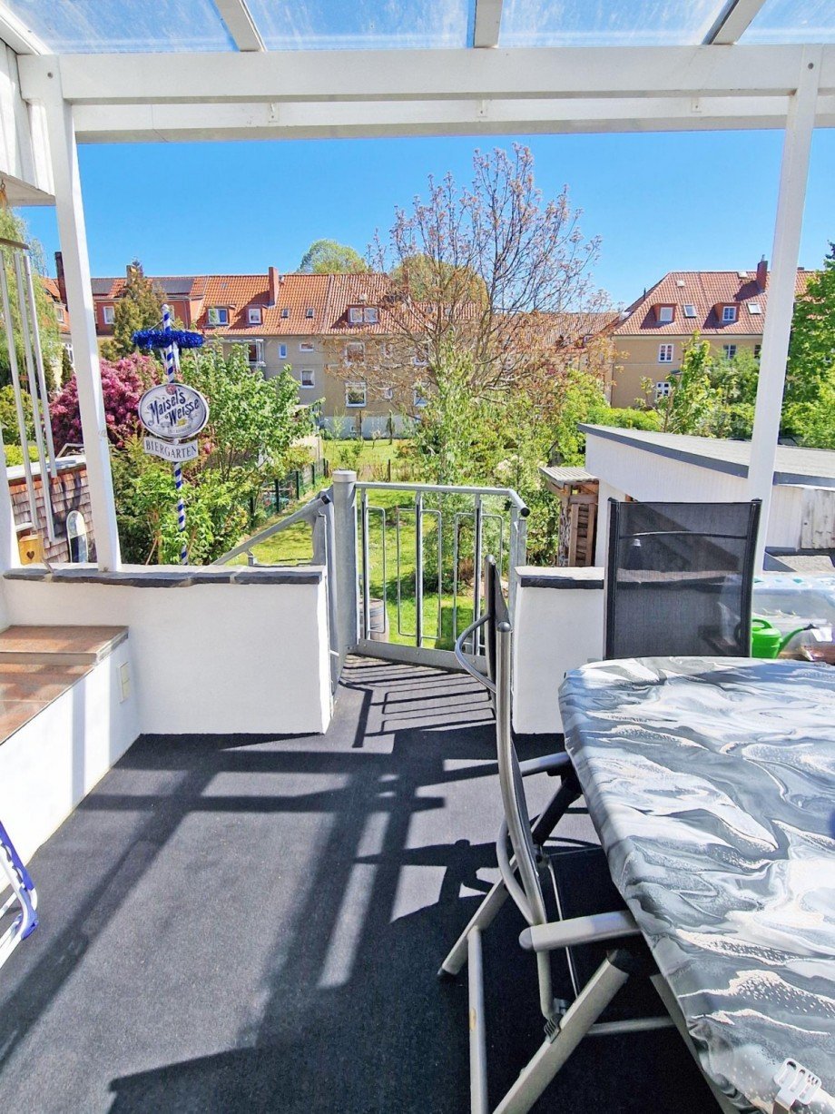 Balkon mit Blick in den Garten Doppelhaush�lfte Greifswald