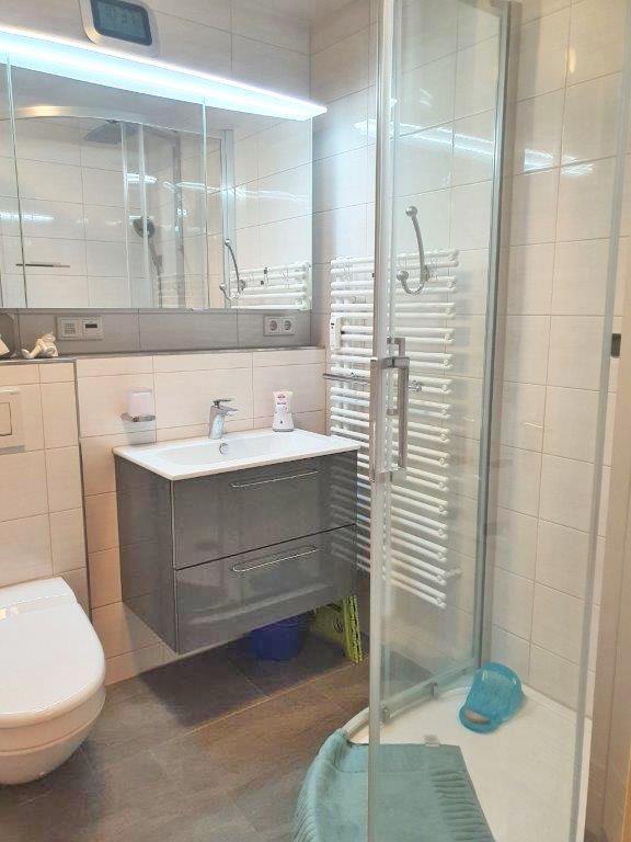 Bad mit Dusche und Wanne Wohnung Heringsdorf