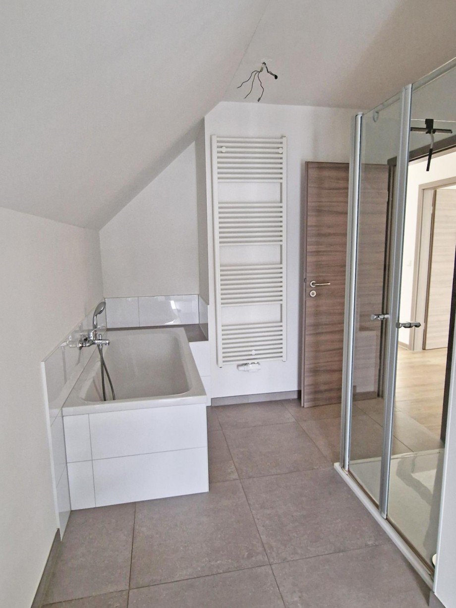 Bad mit Dusche und Wanne Wohnung Trassenheide