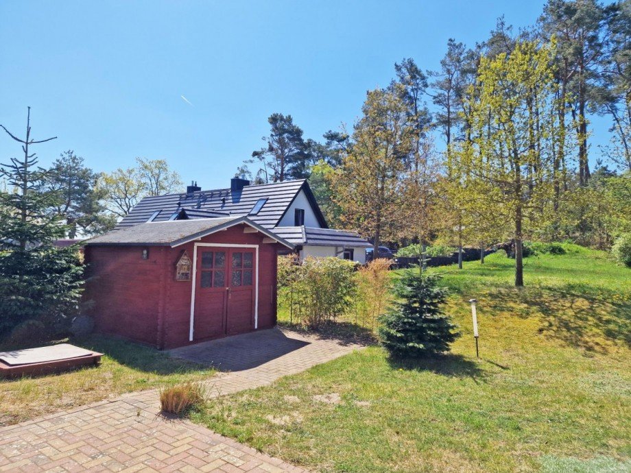 Ausblick und Gartenhaus Ferienhaus Loddin