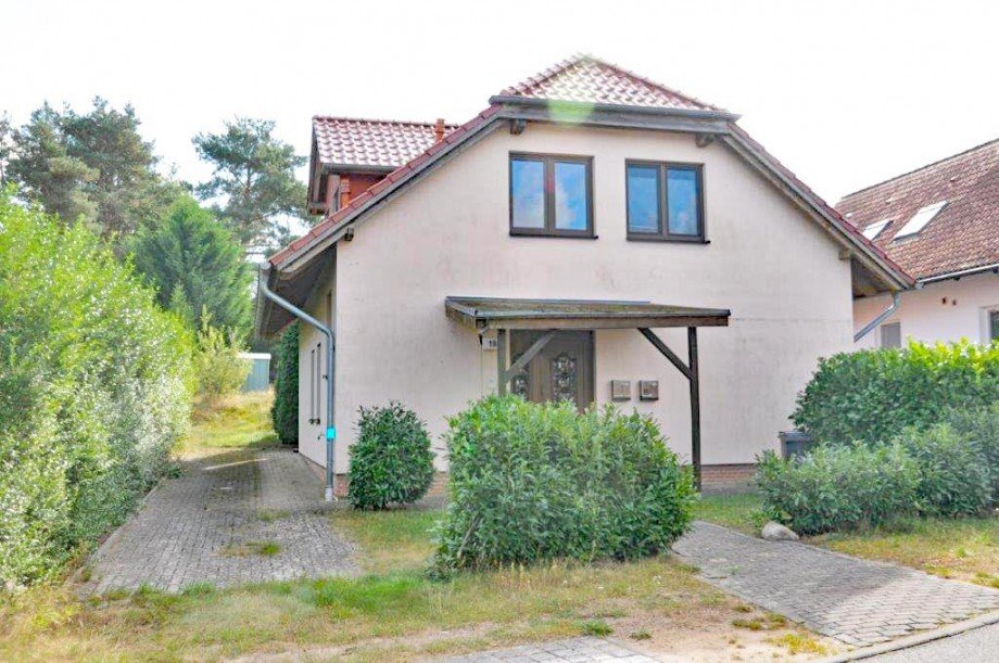 Hausansicht Zweifamilienhaus Zirchow