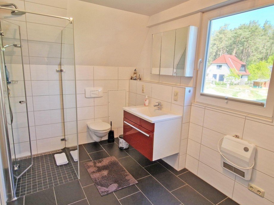 Bad mit Dusche im Erdgeschoss Ferienhaus Loddin