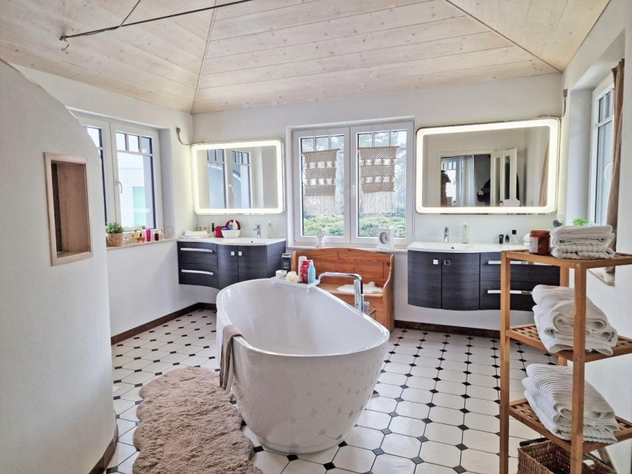 Bad im Obergeschoss Einfamilienhaus Kr�slin