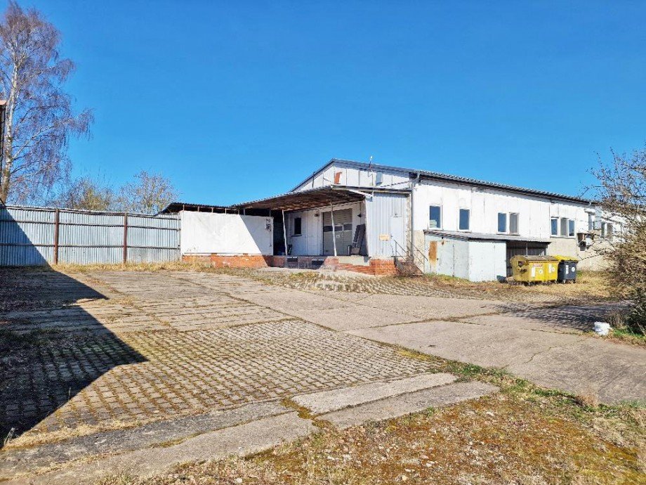 Geb�udeansicht Halle / Lager / Produktion Lassan