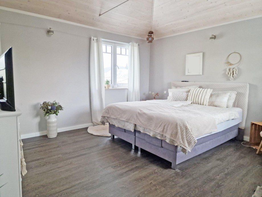 Schlafzimmer im Obergeschoss Einfamilienhaus Kr�slin