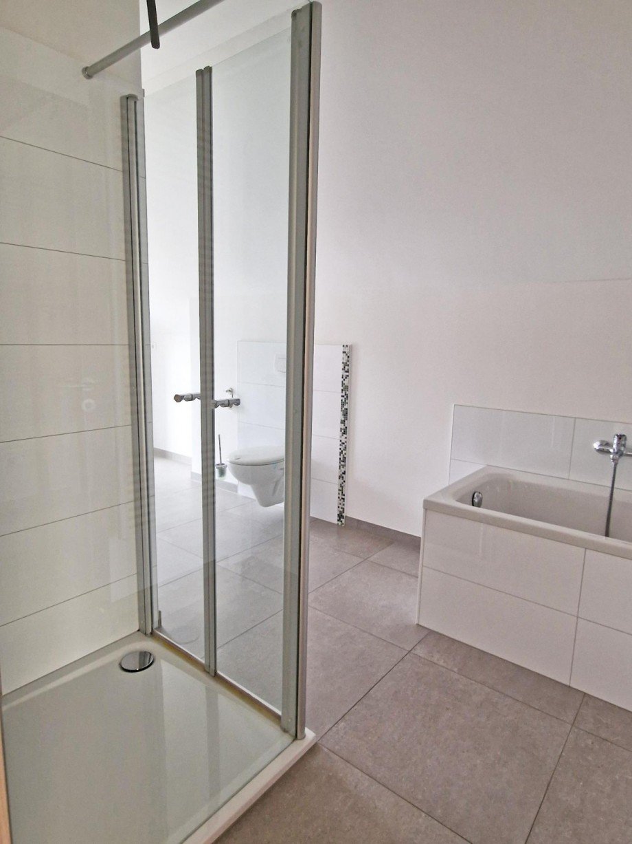 Bad mit Dusche und Wanne Wohnung Trassenheide