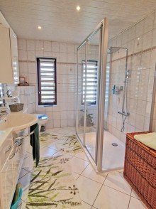 Bad mit Dusche Wohnen in ruhiger Ortsrandlage in Neuendorf bei Zinnowitz
