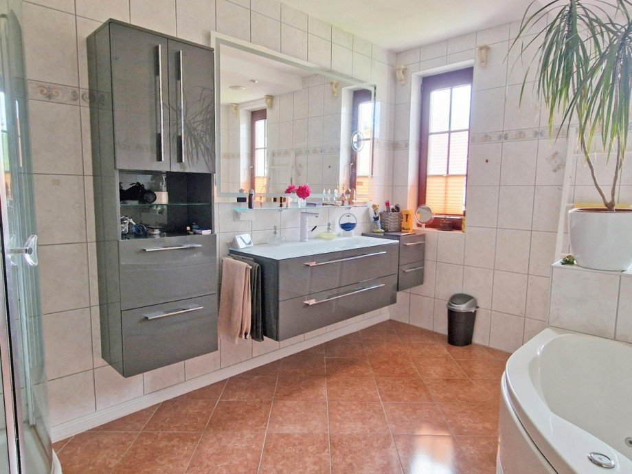 Bad mit Dusche und Wanne Einfamilienhaus Zinnowitz