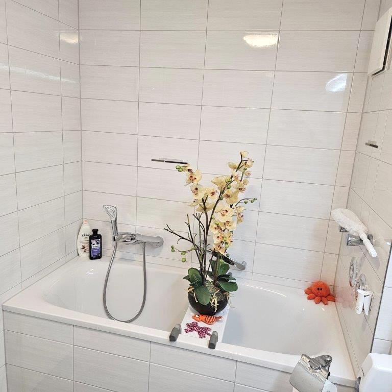 Bad mit Dusche und Wanne Wohnung Heringsdorf