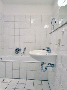 Bad mit Dusche und Wanne Eigentumswohnung in Strandn�he vom Ostseebad Karlshagen